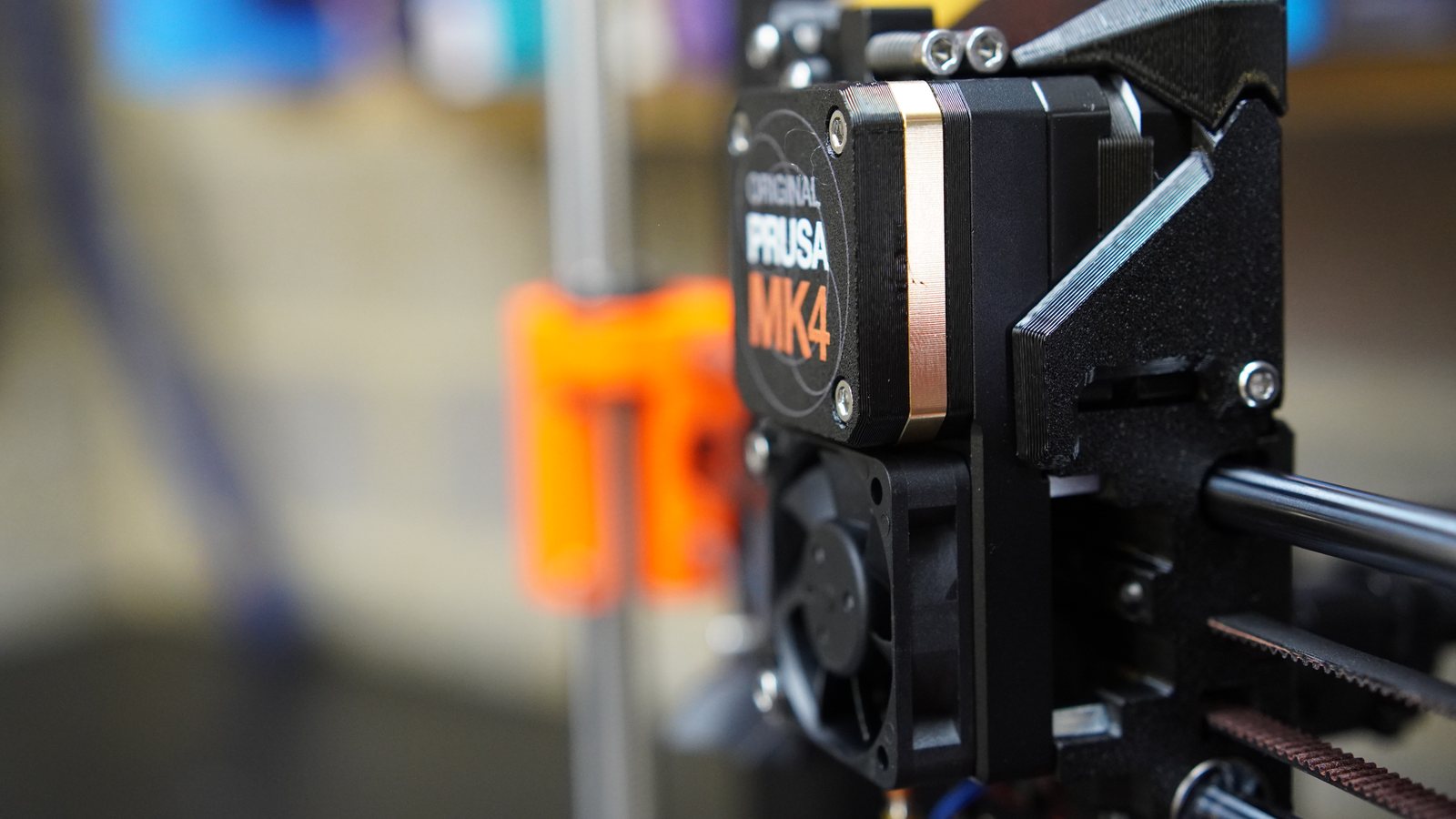 Prusa MK4 nozzle and toolhead above the print bed.